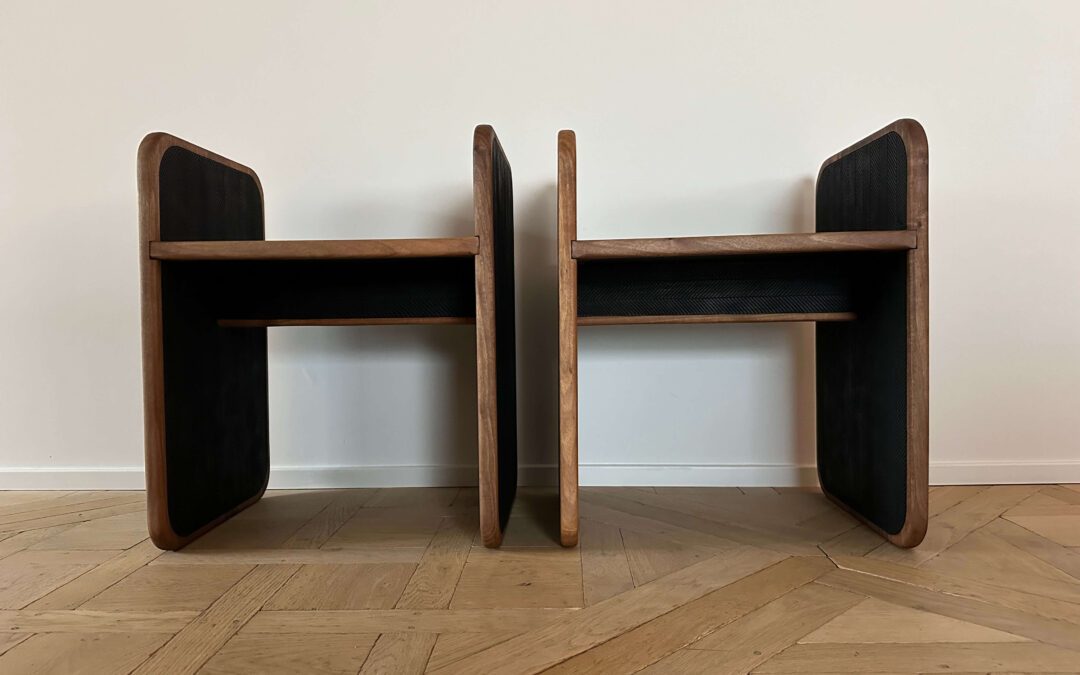 Lucas Castex – Paire de chaises en noyer massif. Pièce unique